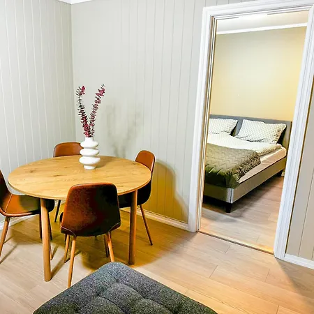 Sentral Med Parkering Og Peis 卑爾根