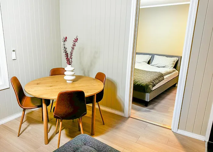 Sentral Med Parkering Og Peis Bergen