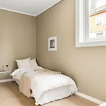Sentral Med Parkering Og Peis *