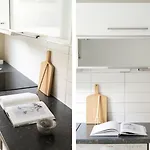 Sentral Med Parkering Og Peis Lägenhet Bergen